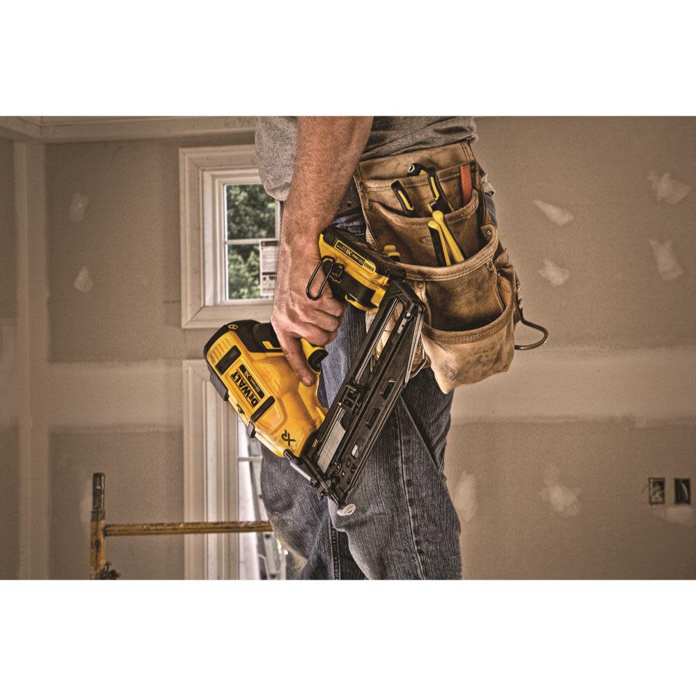 DEWALT 20 V MAX* 16 Gauge Angled Cordless Finish Nailer Kit - Ascmtools