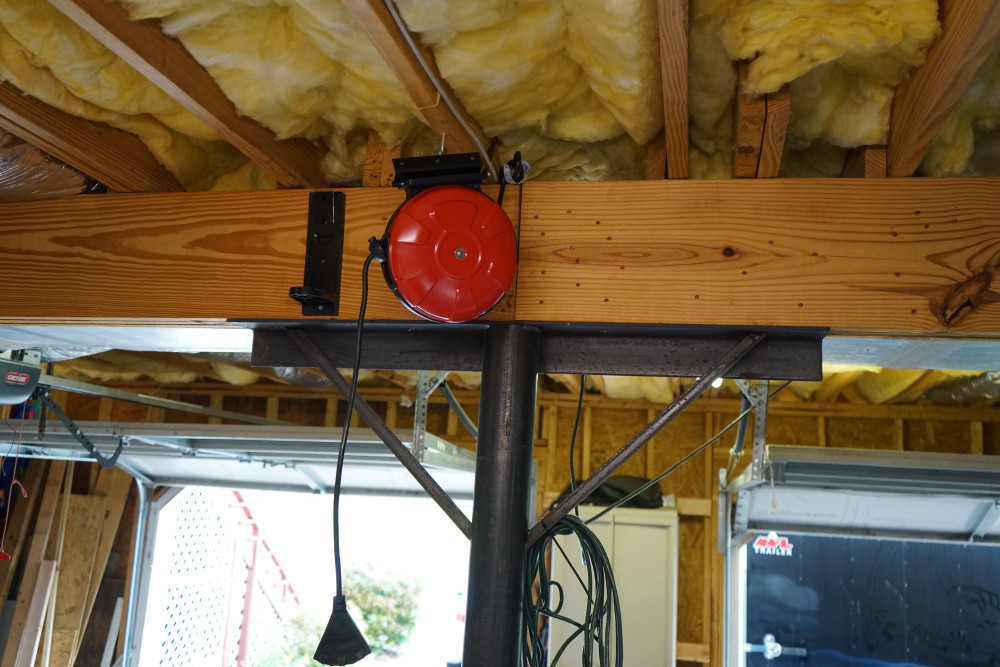 Southwire Retractable Reel Cord 3 Outlet 30′ - Ascmtools