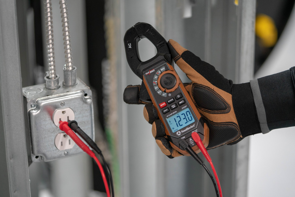 Southwire AC Clamp Meter with Built-In NCV Worklight - Ascmtools