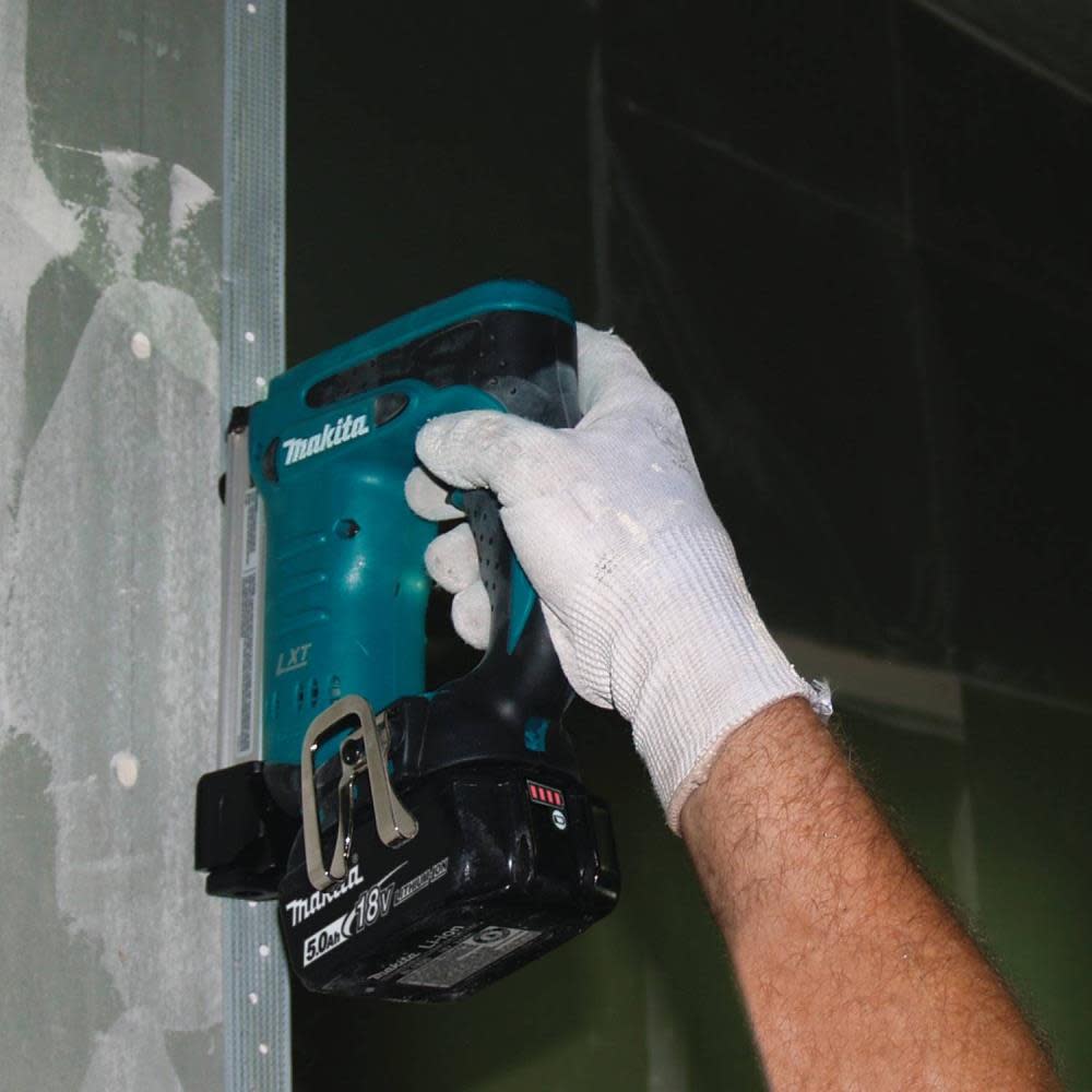 Makita 18 Volt Lithium-Ion Brushless 3/8 in. Crown Stapler Kit 5.0 Ah - Ascmtools