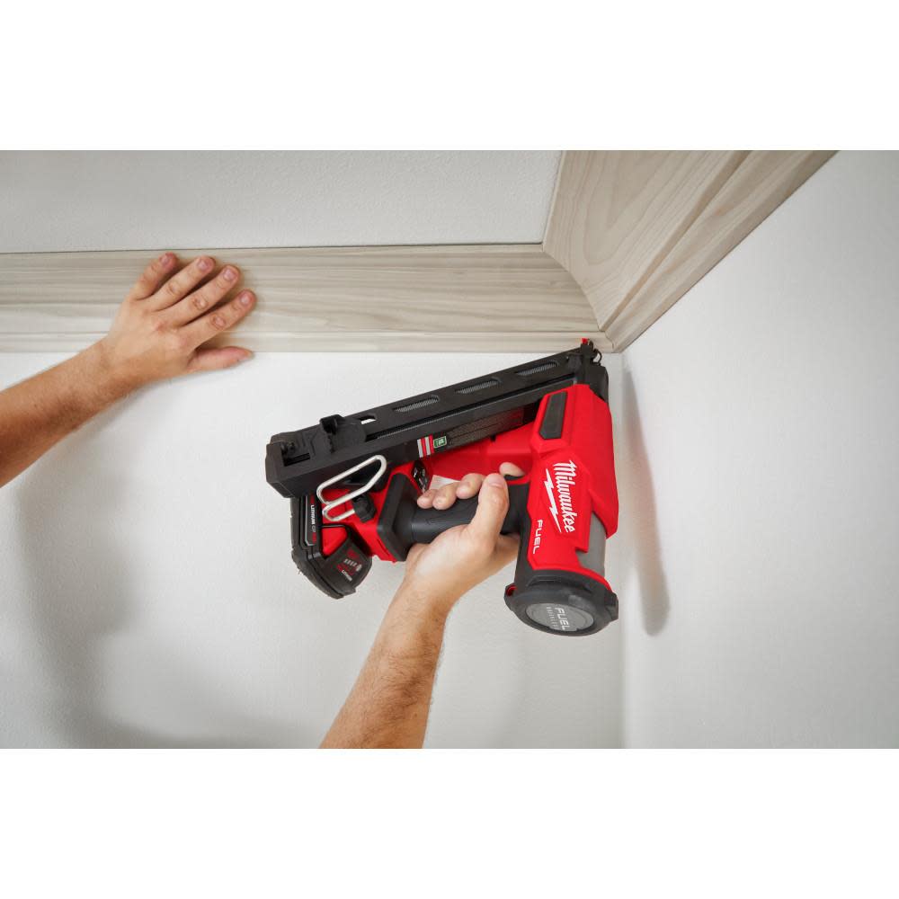 Milwaukee M18 FUEL 15 Gauge Finish Nailer Kit - Ascmtools