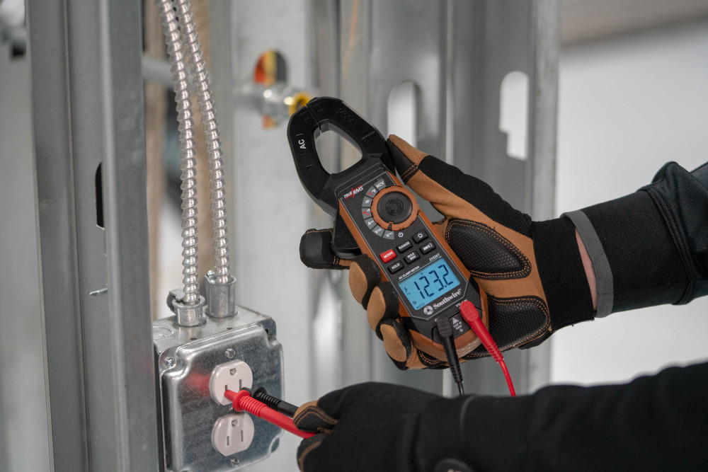 Southwire AC Clamp Meter with Built-In NCV Worklight - Ascmtools
